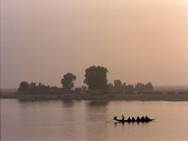 The pirogues link the fishing villages of the Niger river (Mali)