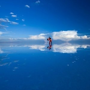 Cecilia Antequera Camacho and Ulio Santander on the Salar de Uyuni, the largest dry salt lake in the world, 3653 m above s