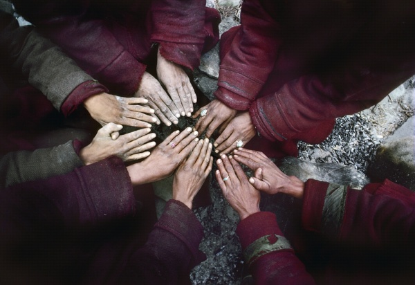 On the banks of the frozen river, village people from Zanskar warm their hands around the fire    (Indian Himalaya)